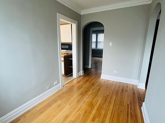 4th image of 5852 W Higgins Ave Side 1B