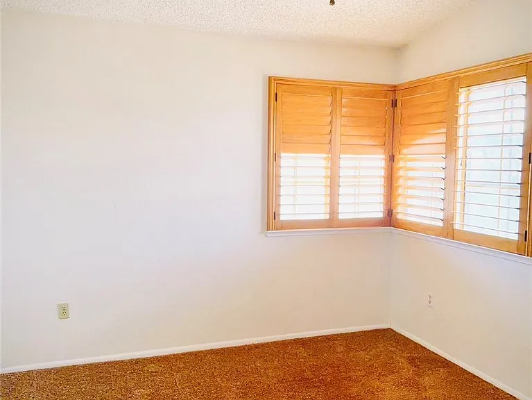 8405 Justine Ct — Photo 28