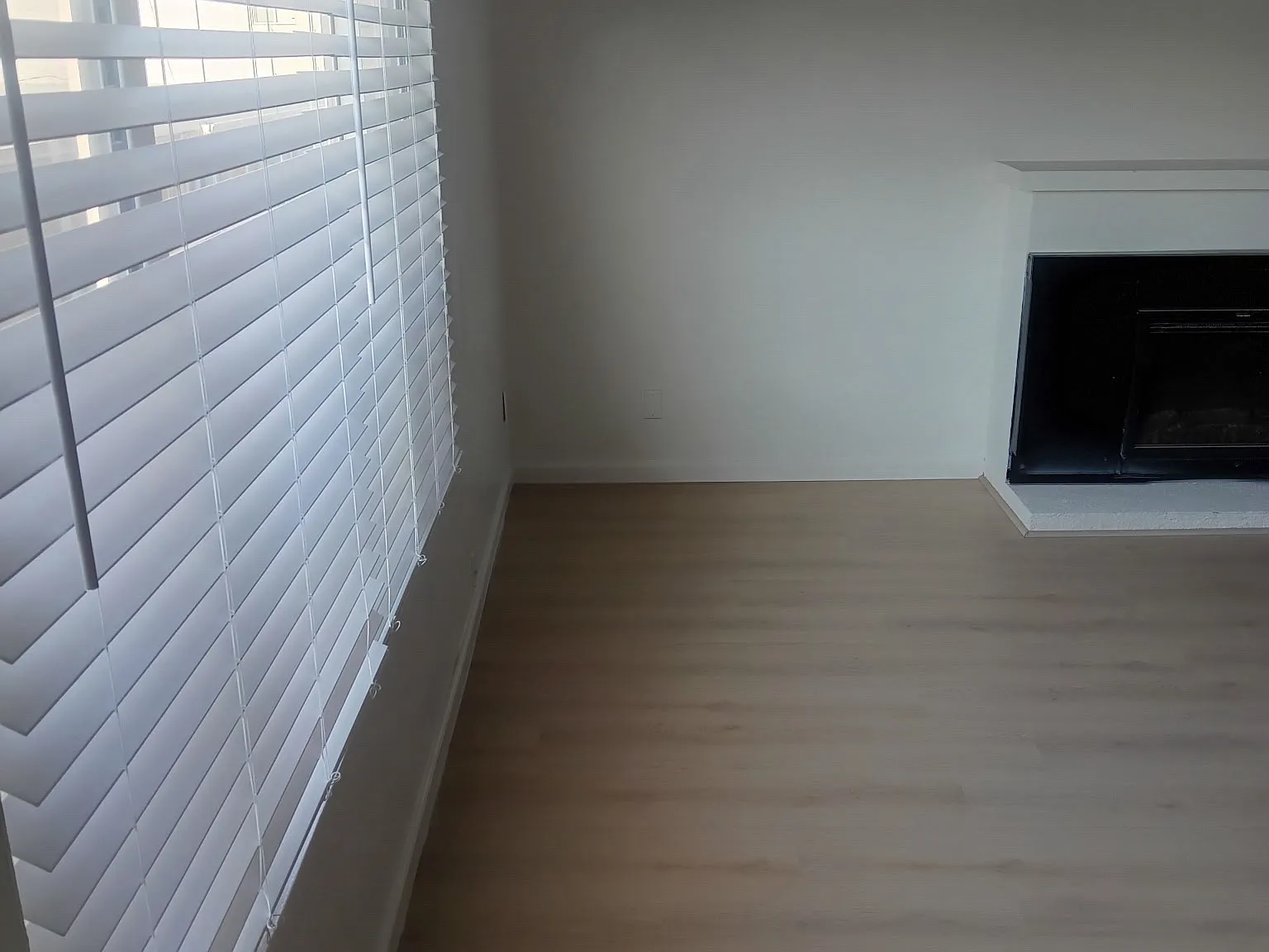 1552 N Mariposa Ave — Photo 3