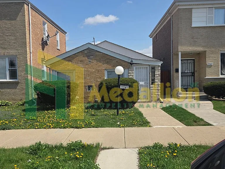 9341 S Parnell Ave — Photo 3