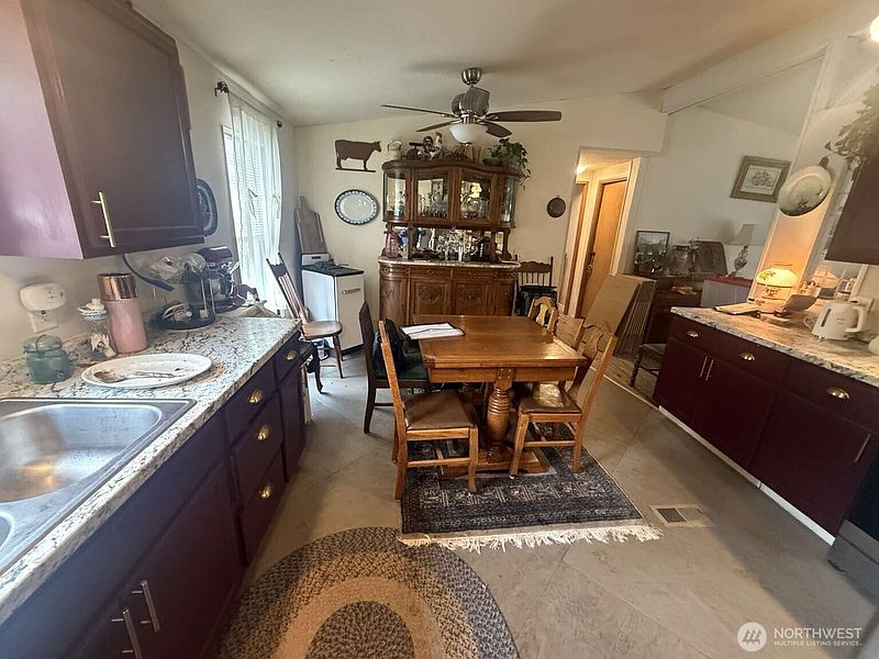 5th image of 364 Dan Kelly Road
