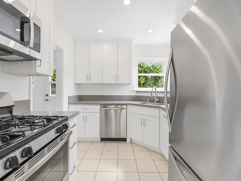 1078 E Orange Grove Ave — Photo 10