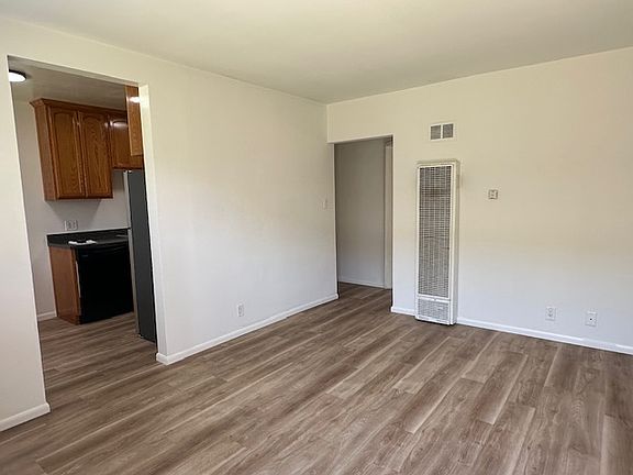 4th image of 4032 1/2 Manhattan Beach Blvd