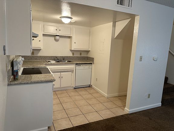 3rd image of 1827 California Ave #21