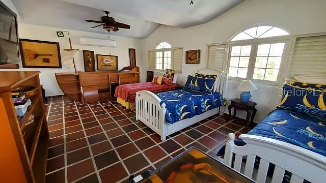 27 San Miguel — Photo 11