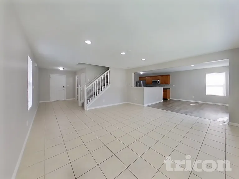 2337 Middle View Dr — Photo 2