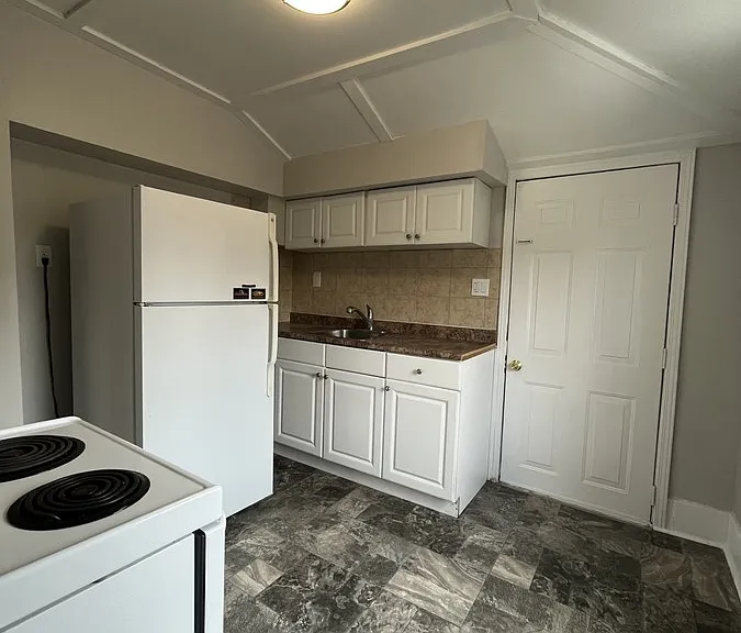 605 Vanier St #2 — Photo 7