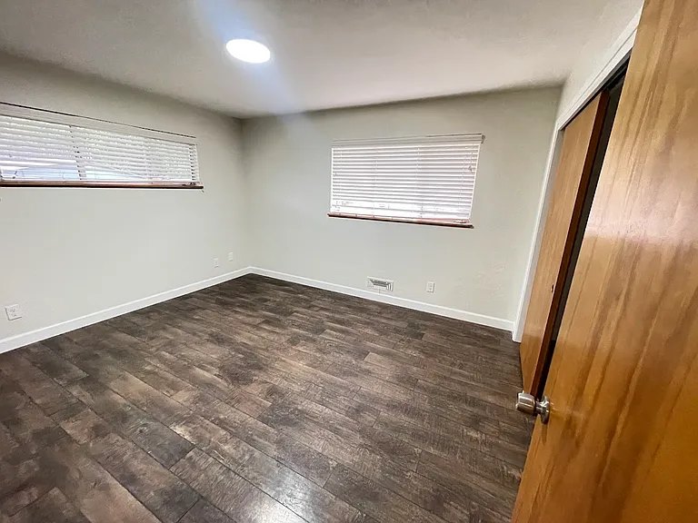 6001 S Land Park Dr — Photo 17