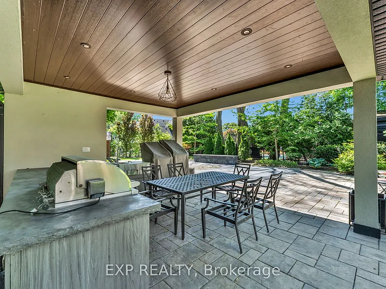 606 Lakeshore Rd W — Photo 44