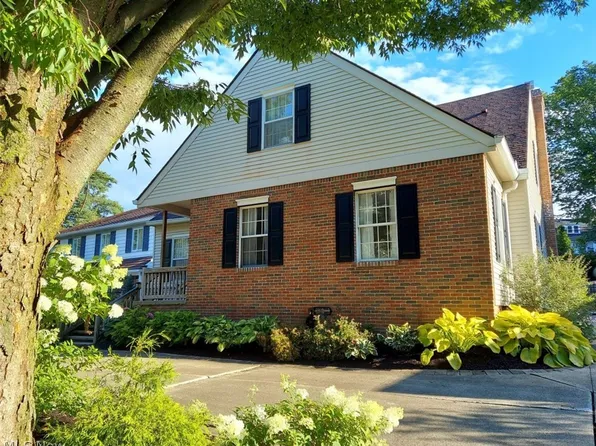 21011 Shelburne Rd, Shaker Heights, OH 44122