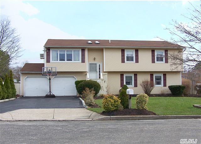 1st image of 4 Robin Ave