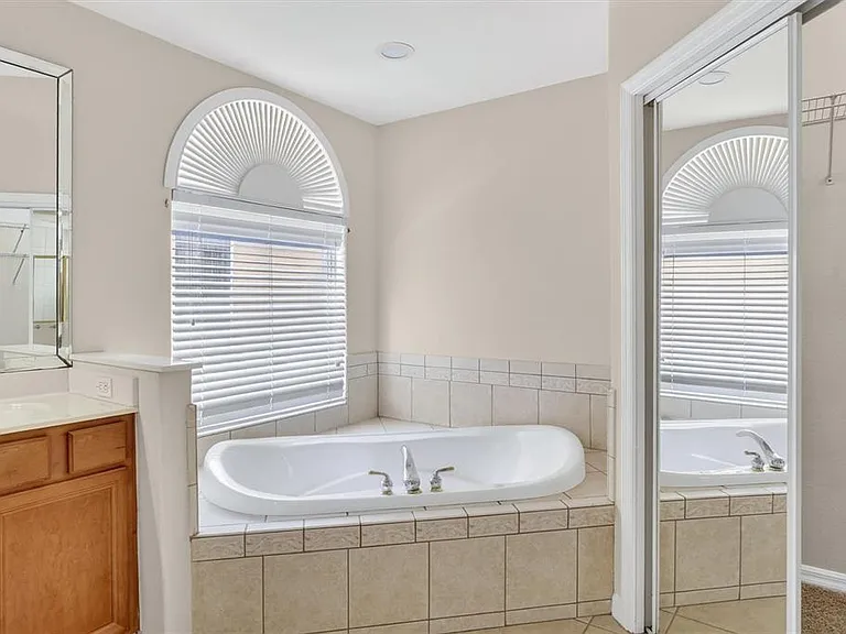8506 Saint Marino Blvd — Photo 21