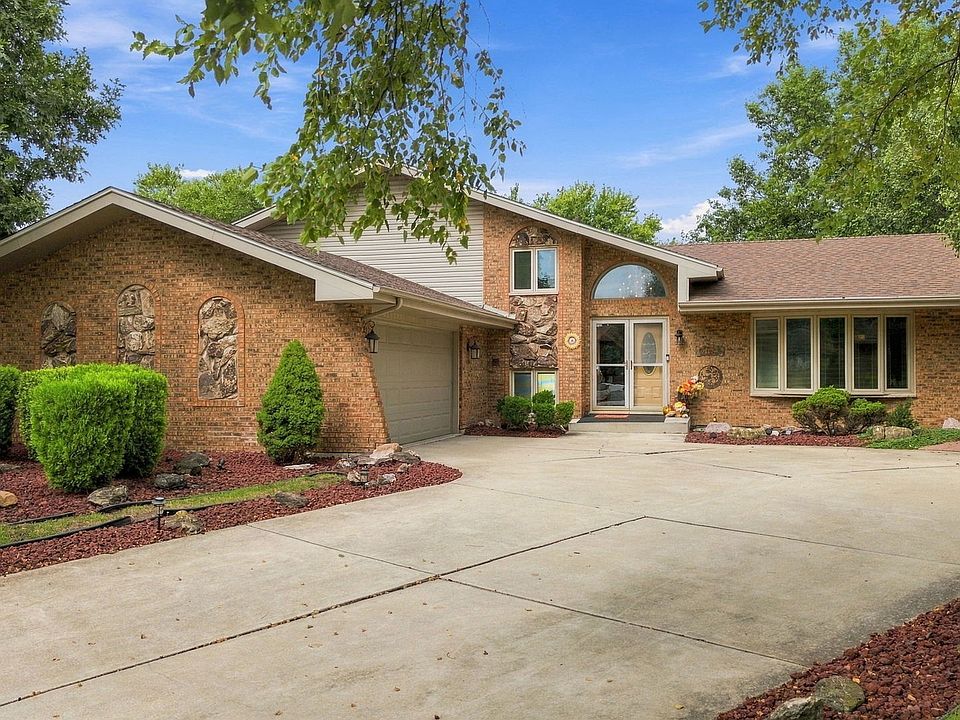 1st image of 8040 Chippewa Trl