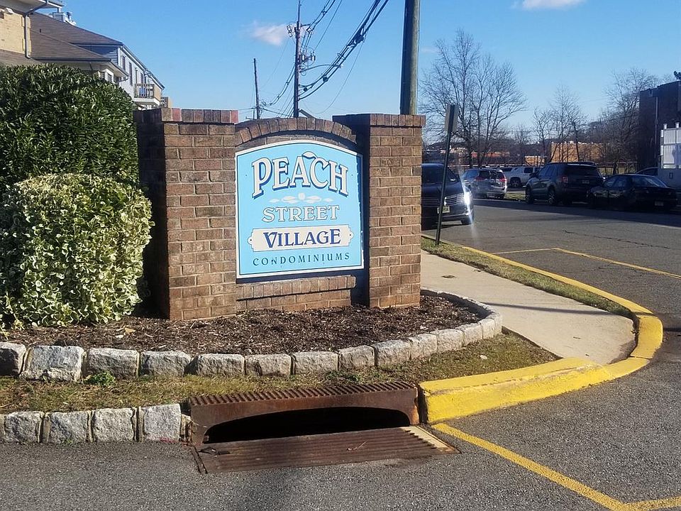 2nd image of 601 Peach St