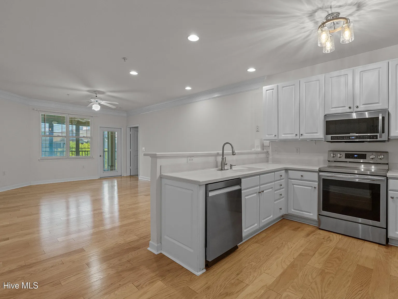 2 bed, 2.0 bath, 1211 sqft, $1,500 — Photo 4