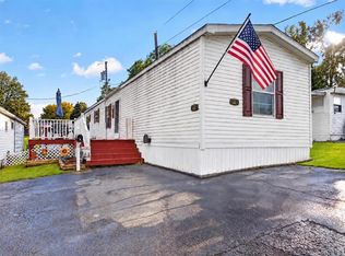 7 Mobile Pkwy, Newark, NY 14513