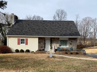 847 Rivendell Ln, Pottstown, PA 19464