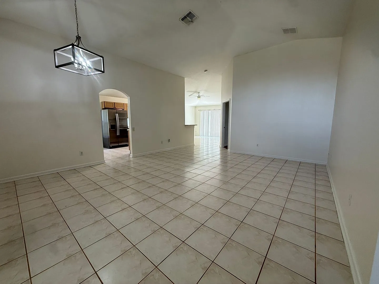 Beautiful 3 bed/2 bath home with Lawn Care Included — Photo 2