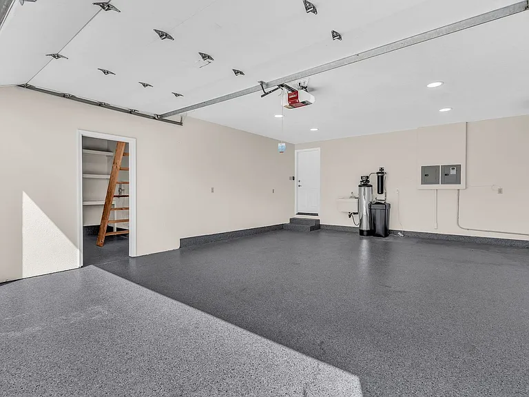 2317 Wayfarer Dr — Photo 42