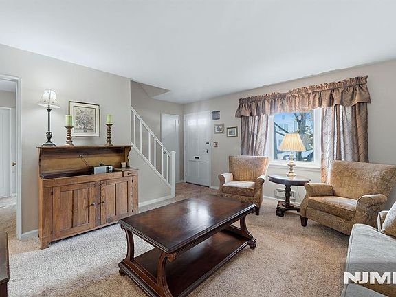 4th image of 266 Adams Avenue