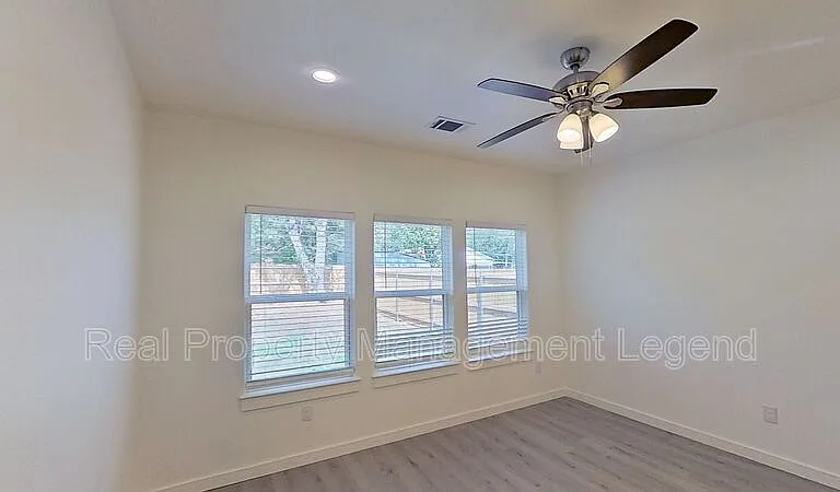 1009 Dubois St — Photo 21