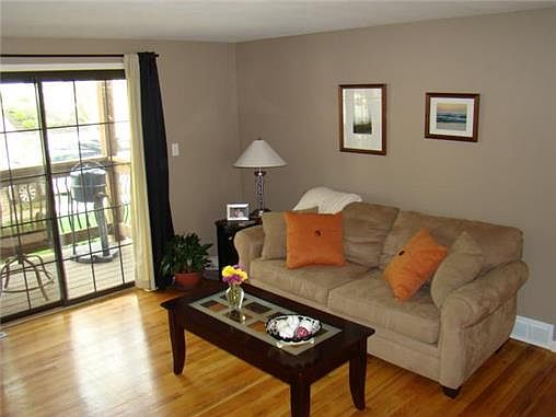 5th image of 4541 Holly St APT 2