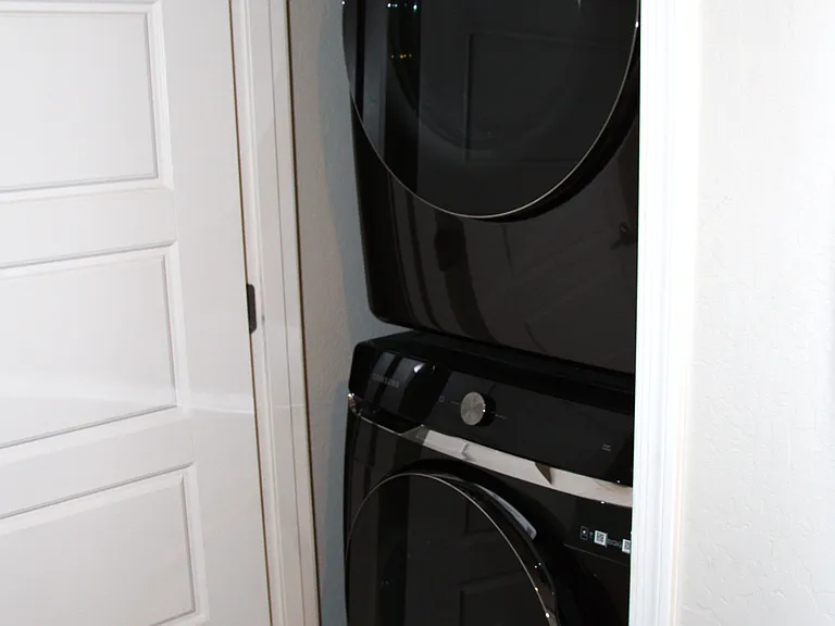 1676 E Hampton Ln — Photo 24