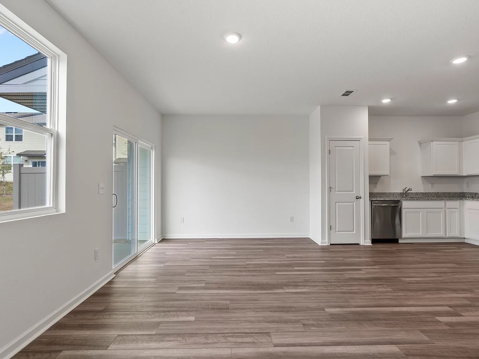 3 bed, 2.5 bath, 1386 sqft, $2,000 — Photo 4