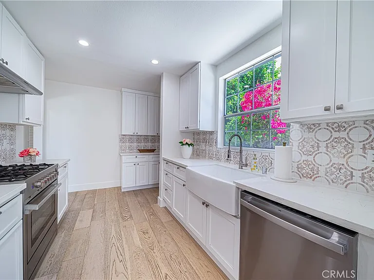 5143 Newcastle Ave — Photo 8