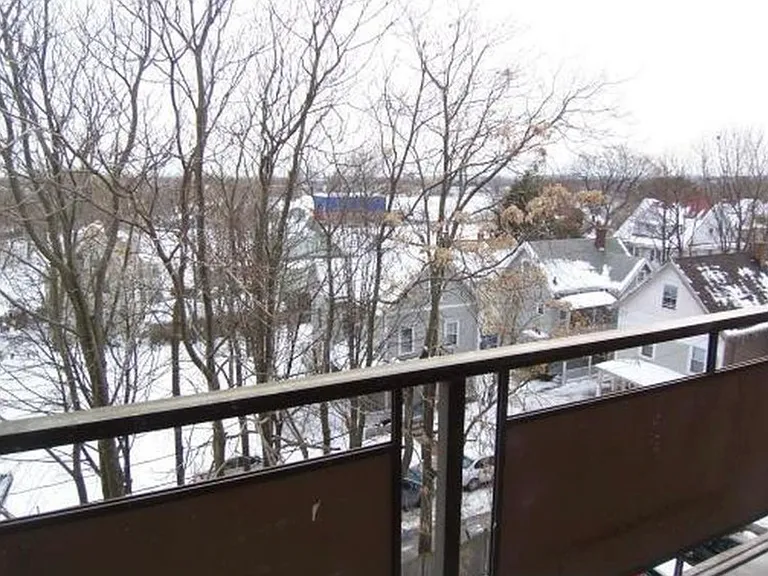 60 Pleasant St #421 — Photo 3