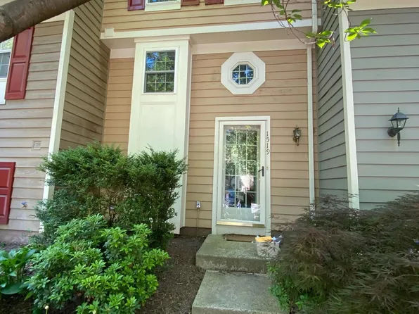 1519 Woodcrest Dr, Reston, VA 20194