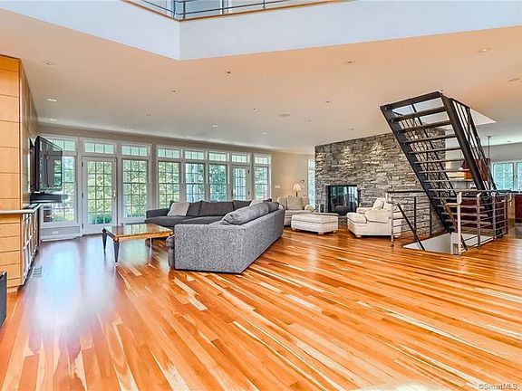 2nd image of 6 Bolton Ln