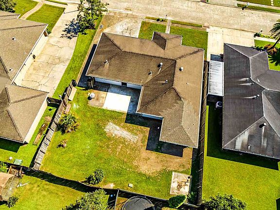 3rd image of 210 Raywood Dr