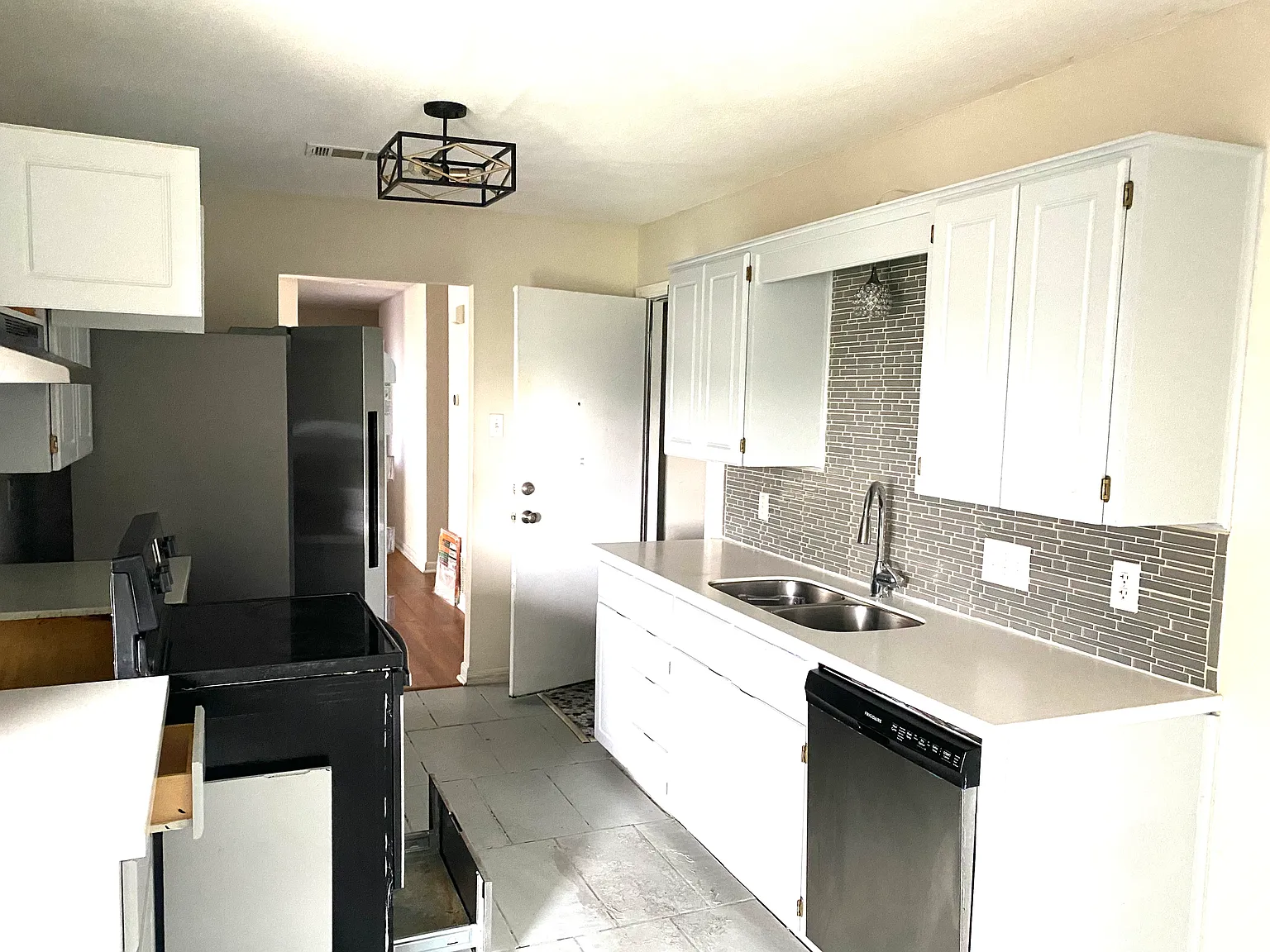 4 bed, 1593 sqft, $1,500 — Photo 3