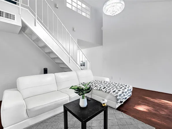 10811 Richmond Ave APT 68, Houston, TX 77042