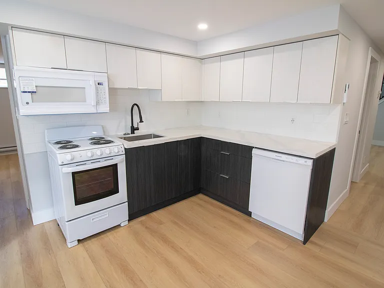 179 Burnside Dr #LOWER — Photo 14