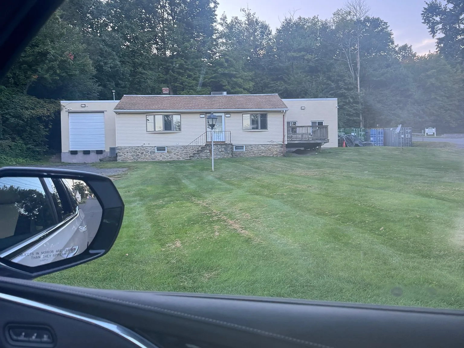 Wolcott with yard private setting. — Photo 2