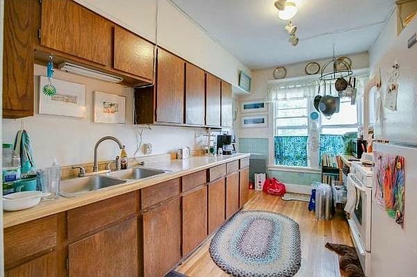2nd image of 256 Russell Ave S #2