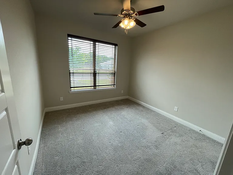 350 Carlisle Dr — Photo 18