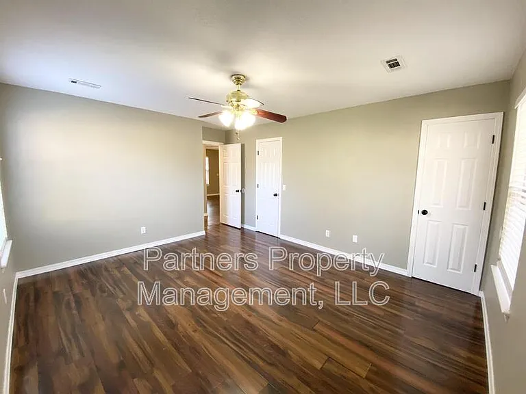 831 N 54th Ave — Photo 12