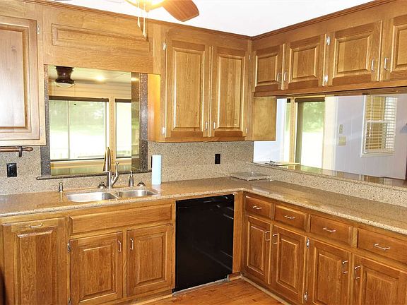 3rd image of 139 Rock Hill Dr