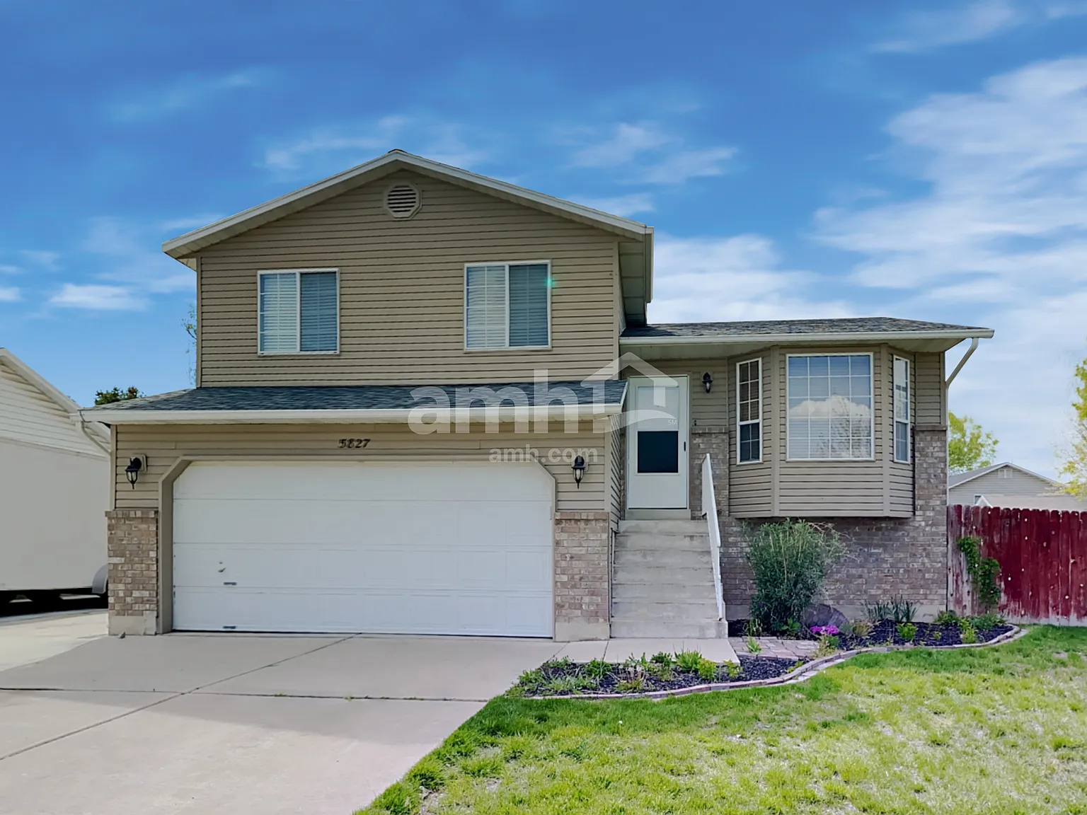 4 bed, 2.0 bath, 1660 sqft, $2,340 — Photo 1