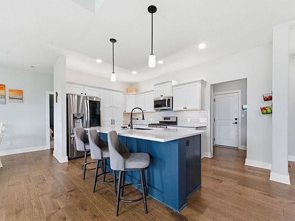 5th image of 226 S Wellcrest Cir
