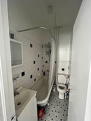 5th image of 60 6th Ave APT 1