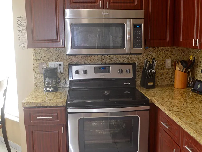 4951 SW 152nd Ave — Photo 4
