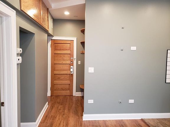 3rd image of 1137 W Bryn Mawr Ave #203