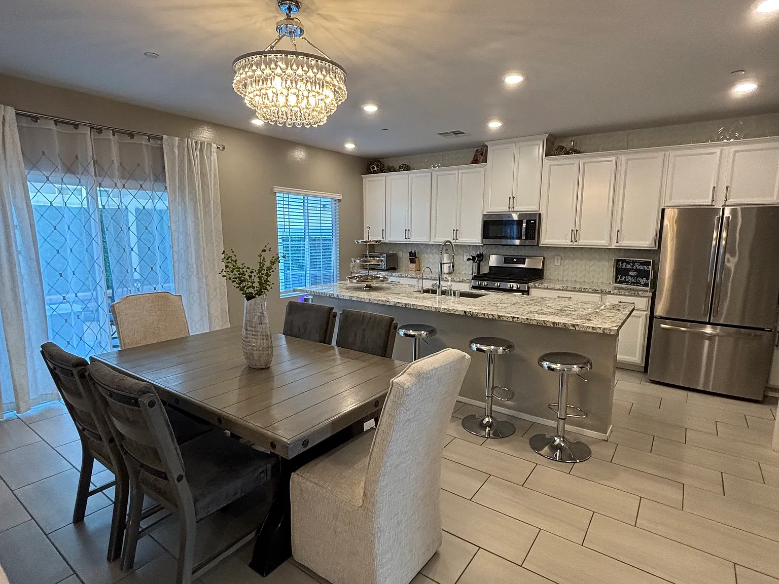 545 Teovani St — Photo 3