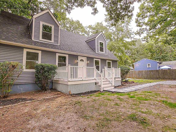 2nd image of 257 Arbutus Ave
