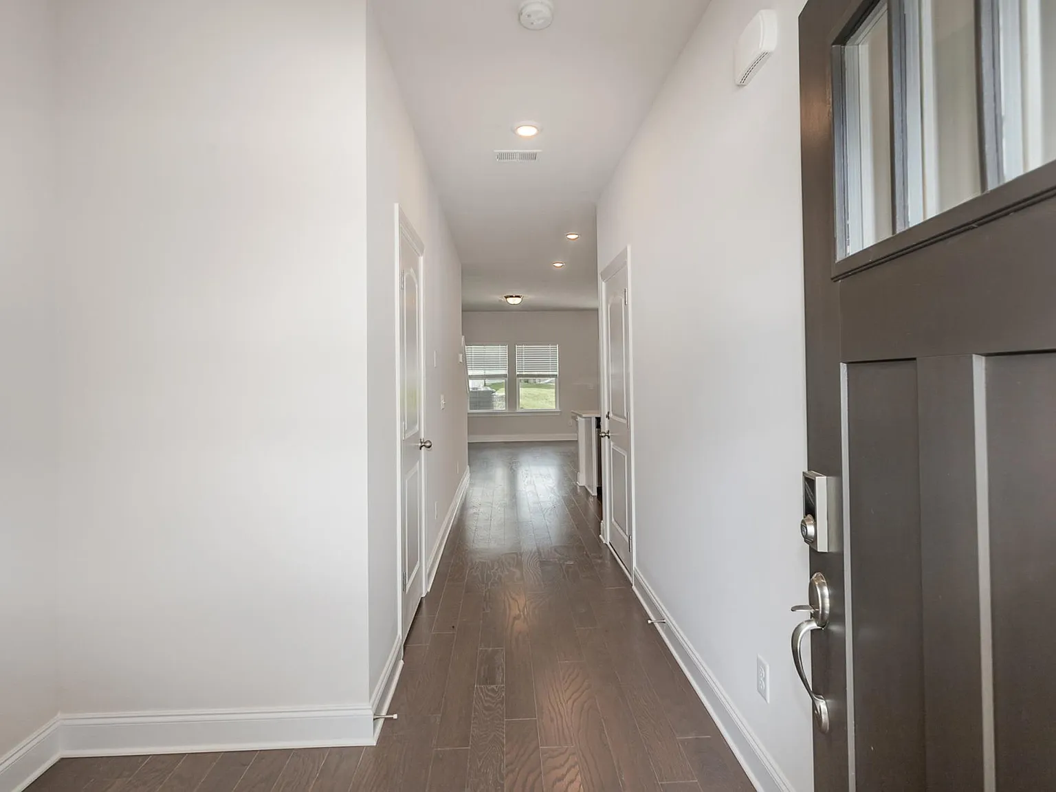 3 bed, 2.5 bath, 1601 sqft, $1,995 — Photo 3