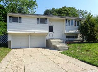 105 Berkeley Ave, Selden, NY 11784